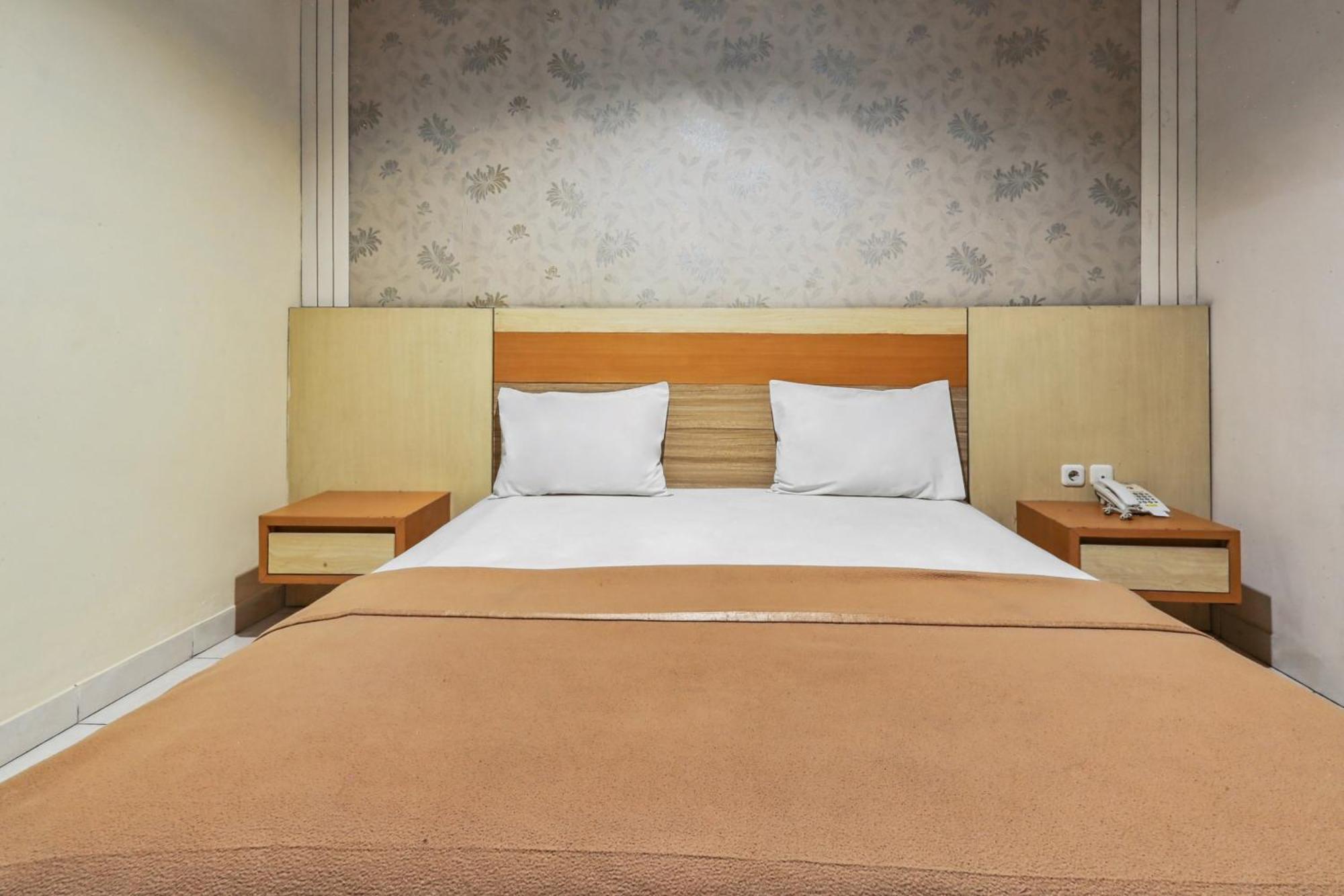 Collection O 93163 Hotel Grand Kartika Parepare Εξωτερικό φωτογραφία