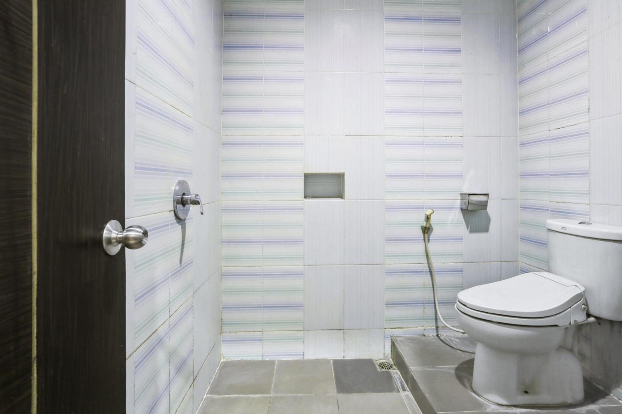 Collection O 93163 Hotel Grand Kartika Parepare Εξωτερικό φωτογραφία