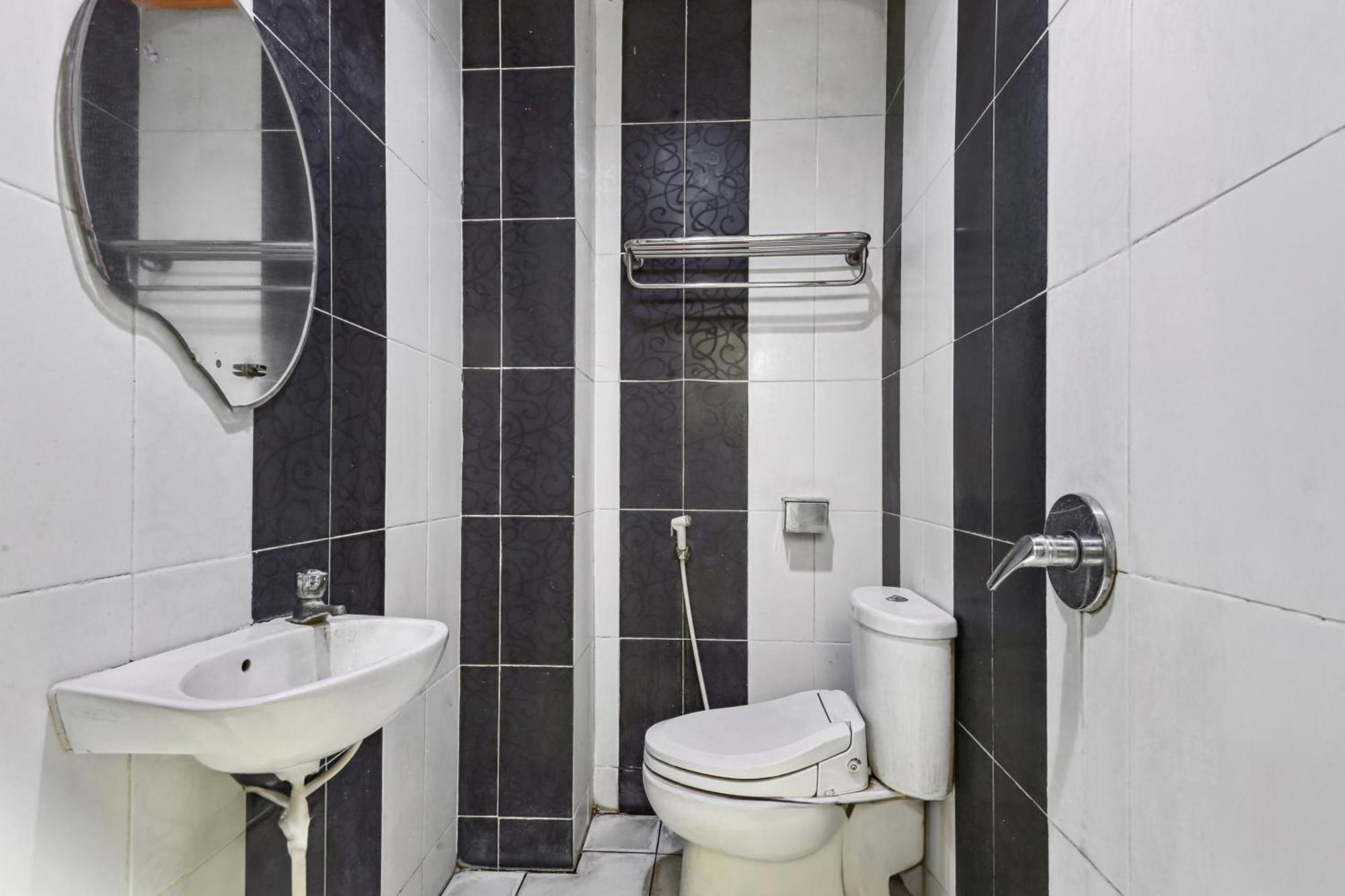 Collection O 93163 Hotel Grand Kartika Parepare Εξωτερικό φωτογραφία