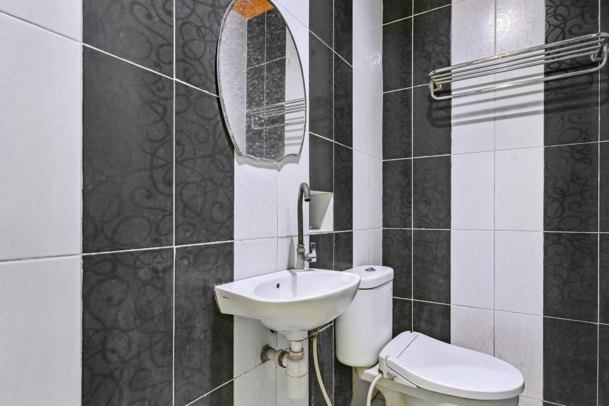 Collection O 93163 Hotel Grand Kartika Parepare Εξωτερικό φωτογραφία